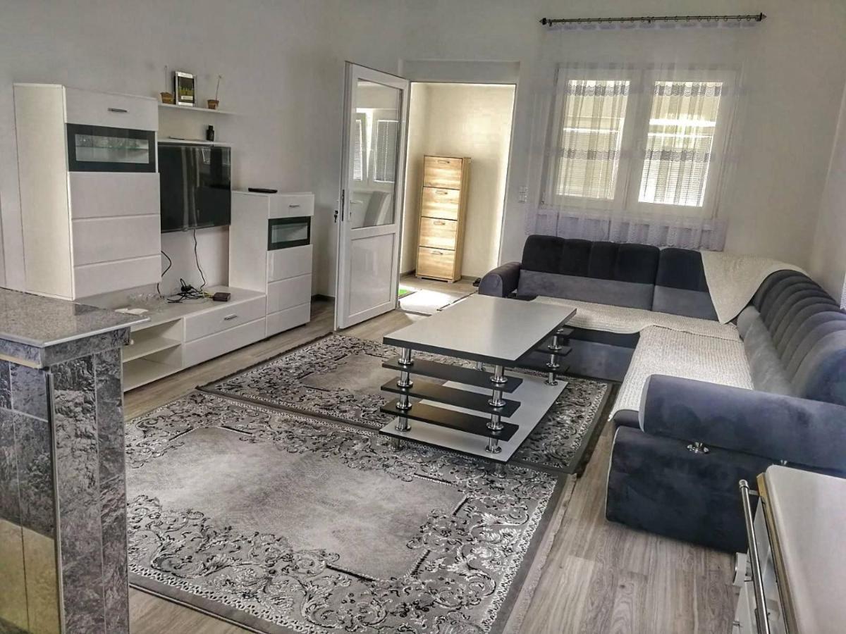 Apartman Visoko-Oaza Mira Εξωτερικό φωτογραφία